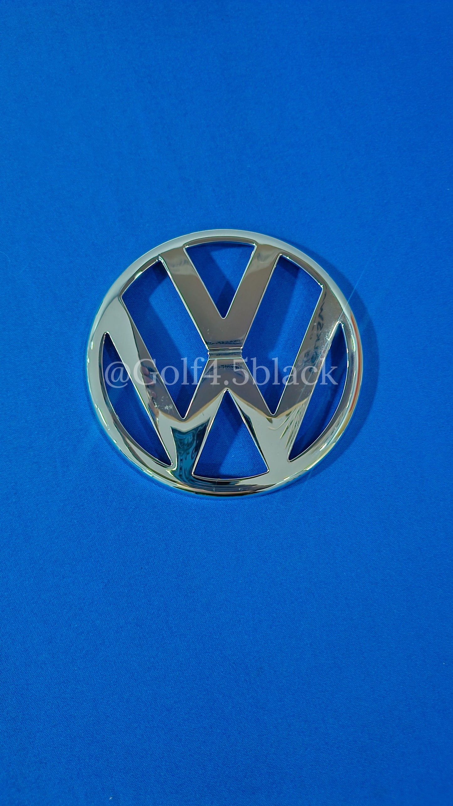 Emblema VW da grade dianteira Golf mk4